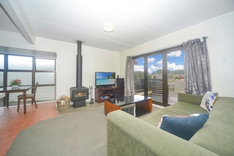 Photo of property in 14 Totara Street, Otaki, 5512
