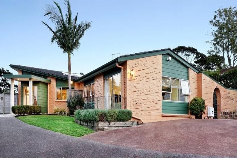 Photo of property in 3 Vinceroy Place, Green Bay, Auckland, 0604