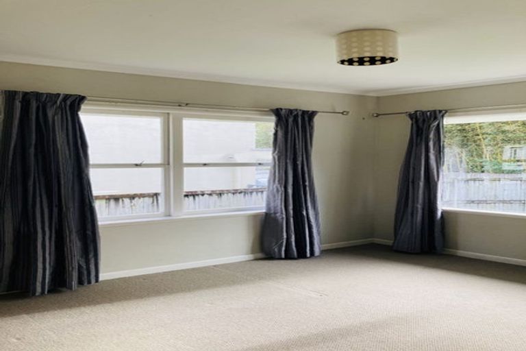 Photo of property in 242 Forrest Hill Road, Forrest Hill, Auckland, 0620