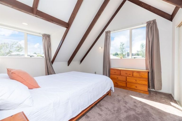 Photo of property in 2/2 Becroft Drive, Forrest Hill, Auckland, 0620