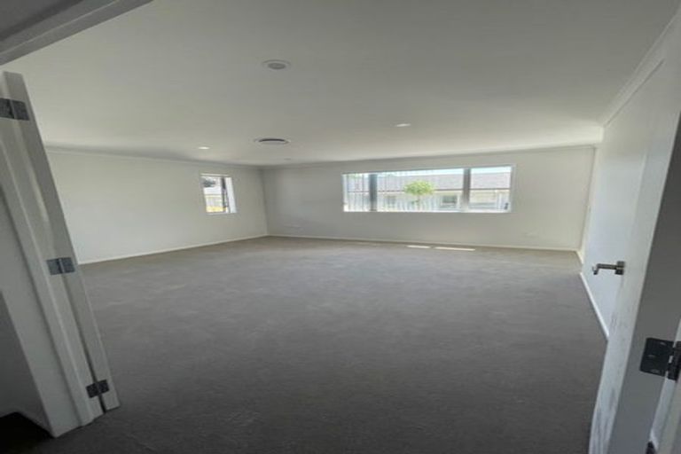 Photo of property in 30b Sorrel Crescent, Bucklands Beach, Auckland, 2012