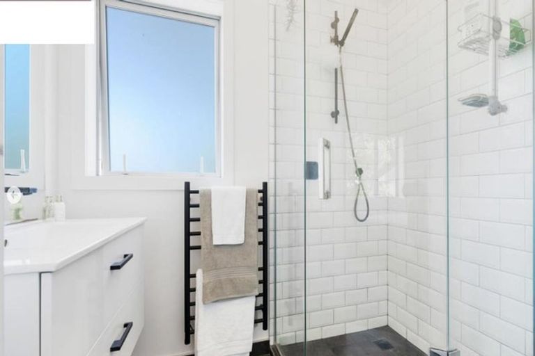 Photo of property in 2/19 Limmer Place, Browns Bay, Auckland, 0632