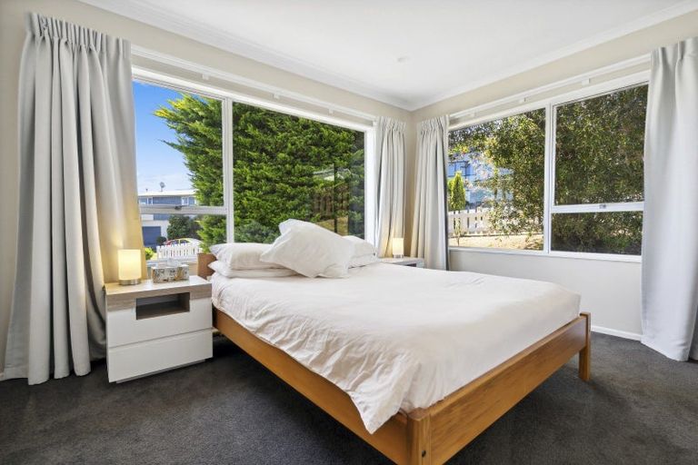 Photo of property in 10 Inlet View, Titahi Bay, Porirua, 5022