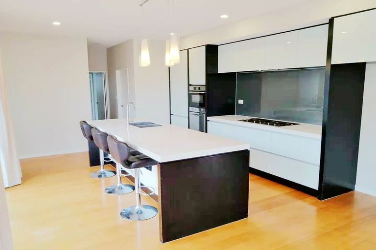 Photo of property in 6 Deele Close, Pinehill, Auckland, 0632