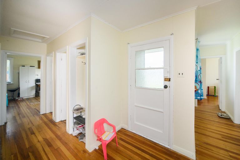 Photo of property in 34 Crewe Crescent, Hokowhitu, Palmerston North, 4410