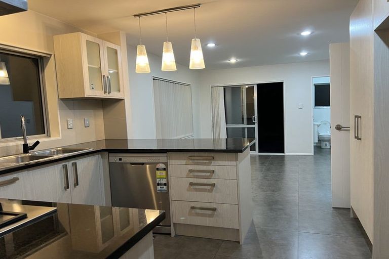 Photo of property in 10 Killarney Drive, Flat Bush, Auckland, 2019