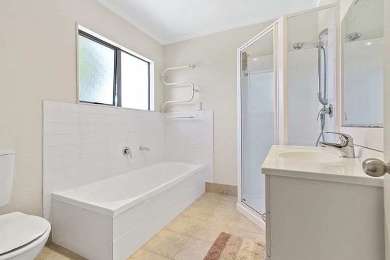 Photo of property in 4194b Great North Road, Glendene, Auckland, 0602