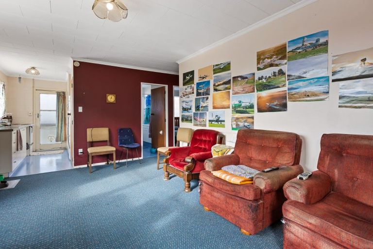 Photo of property in 7 Fairview Place, Westown, New Plymouth, 4310