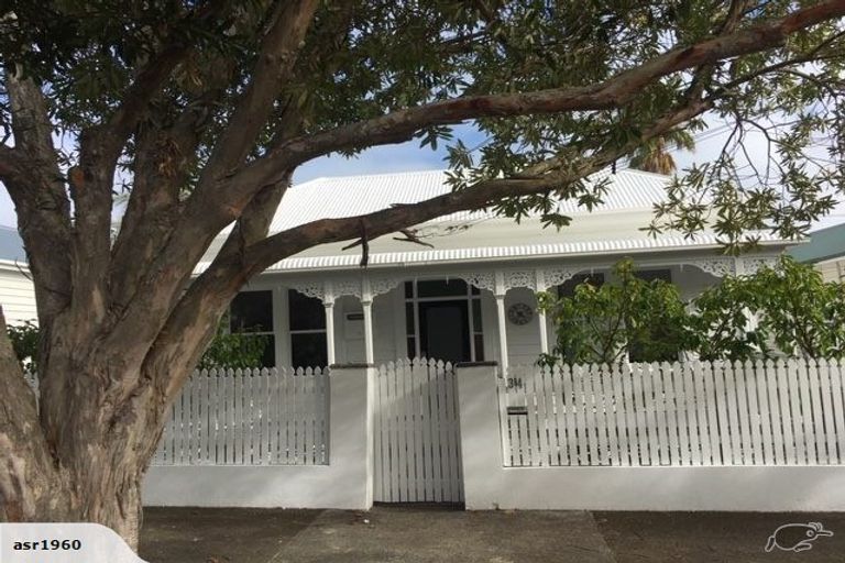 Photo of property in 34 Sentinel Road, Herne Bay, Auckland, 1011