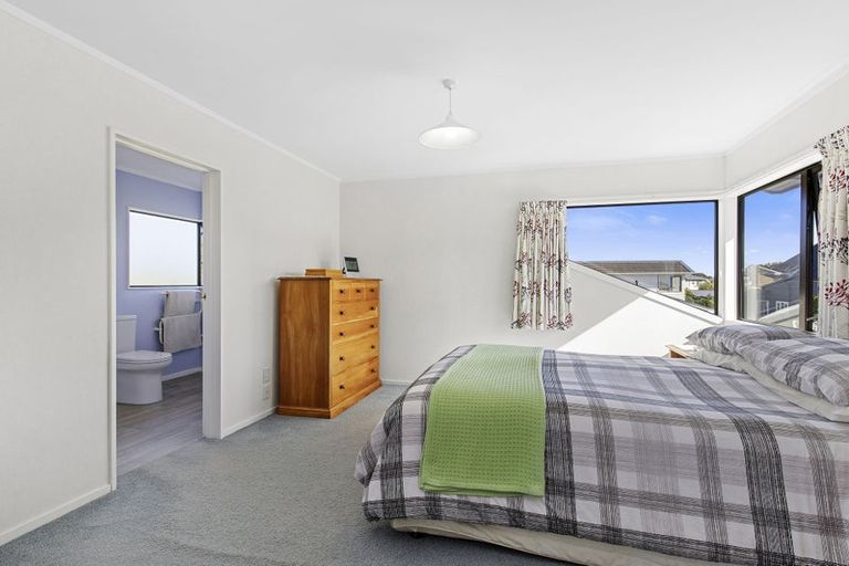 Photo of property in 28 De Menech Grove, Avalon, Lower Hutt, 5011