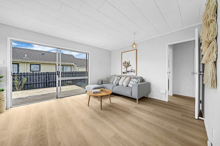 Photo of property in 2/37 Blacklock Avenue, Henderson, Auckland, 0612