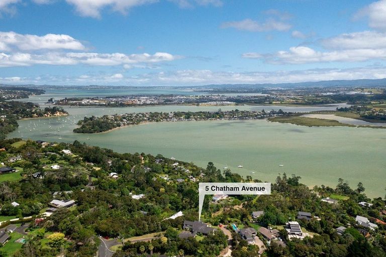 Photo of property in 5 Chatham Avenue, Paremoremo, Auckland, 0632