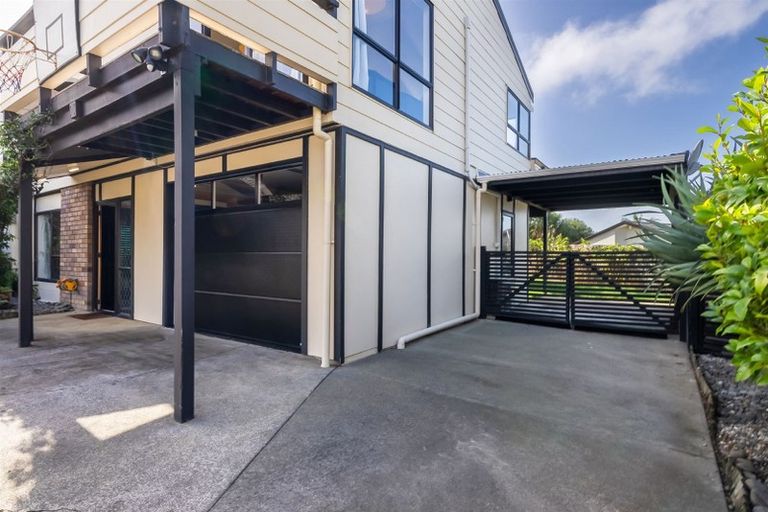 Photo of property in 2/3 Ceramco Place, Torbay, Auckland, 0630