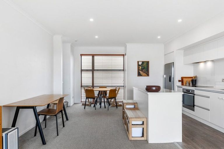 Photo of property in 16 Raranga Lane, Hobsonville, Auckland, 0616