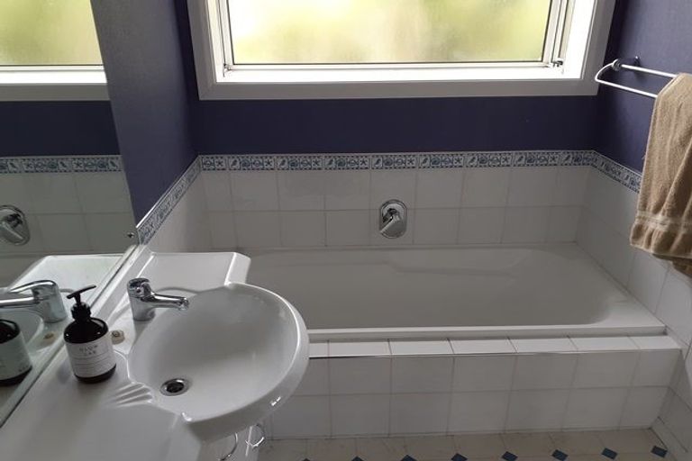 Photo of property in 12 Miles Place, Awapuni, Palmerston North, 4412