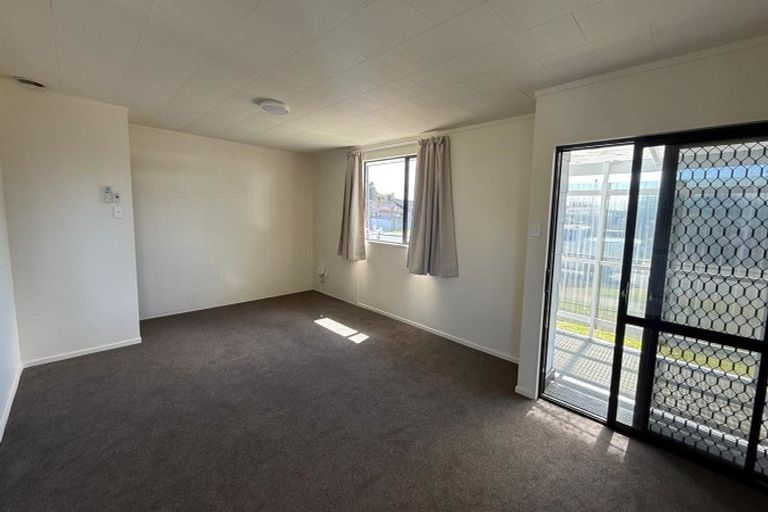 Photo of property in 2/23 Station Road, Takanini, 2112
