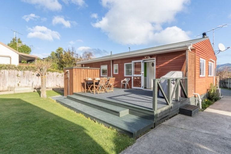 Photo of property in 11 Seafield Road, Duvauchelle, 7581