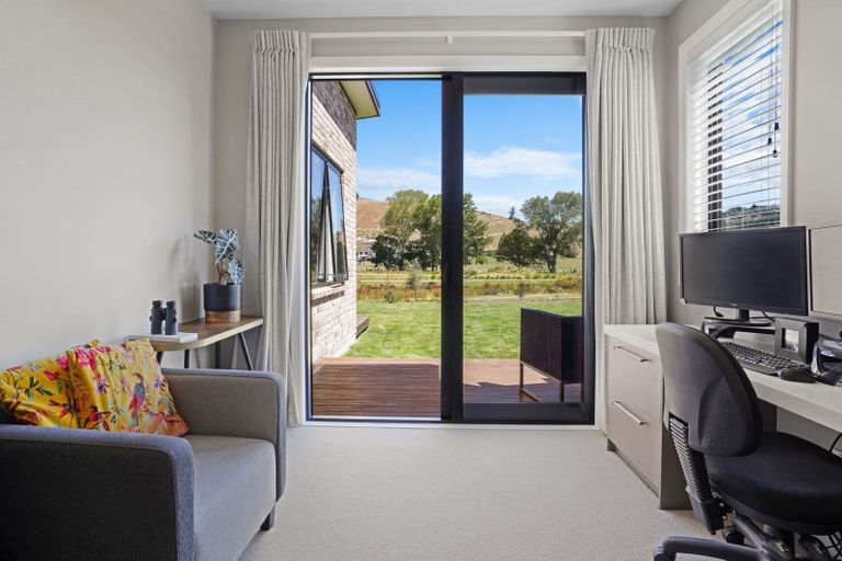 Photo of property in 8 Caro Lane, Cracroft, Christchurch, 8022