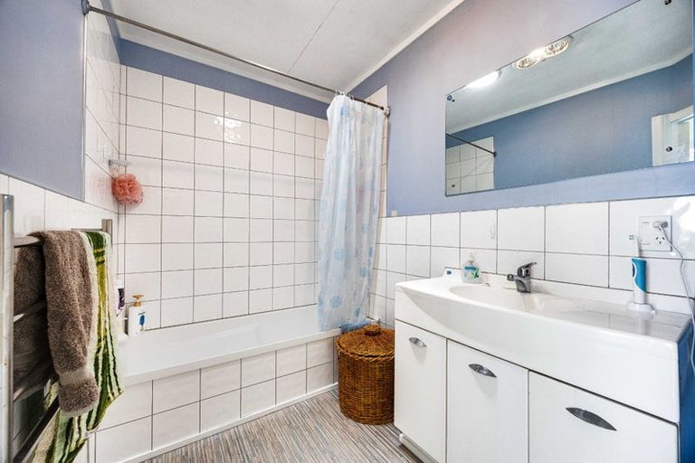 Photo of property in 92 Knights Road, Rothesay Bay, Auckland, 0630