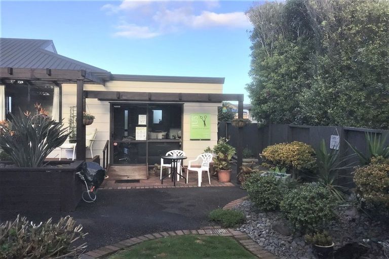 Photo of property in 12 Emery Place, Papamoa Beach, Papamoa, 3118