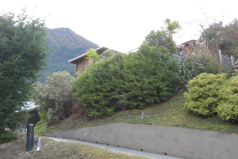 Photo of property in 3 Mckerrow Place, Sunshine Bay, Queenstown, 9300