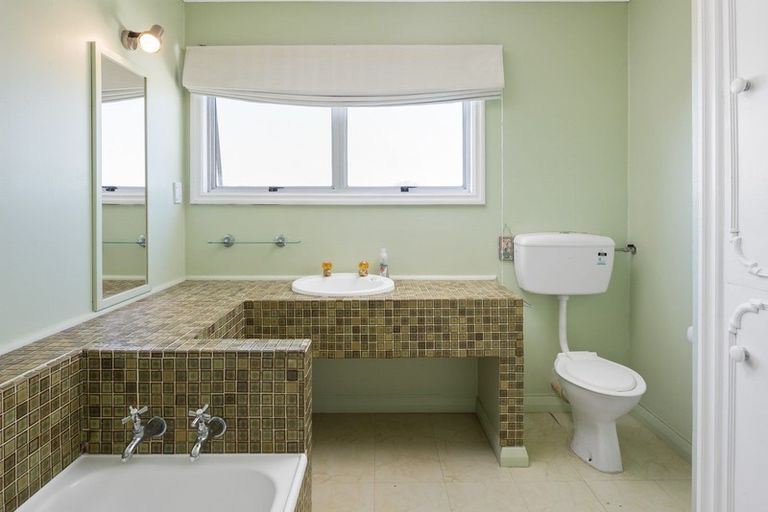 Photo of property in 11 Holdaway Street, Riversdale, Blenheim, 7201