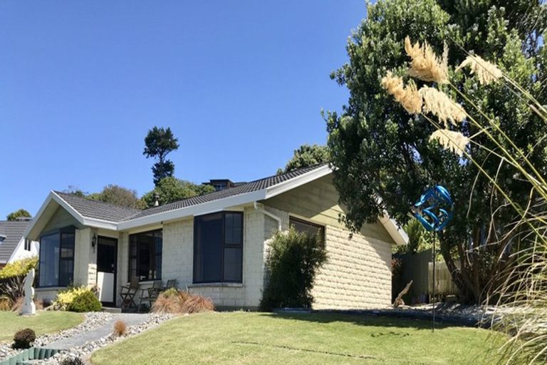 Photo of property in 100 Marine Parade, Bluff, 9814