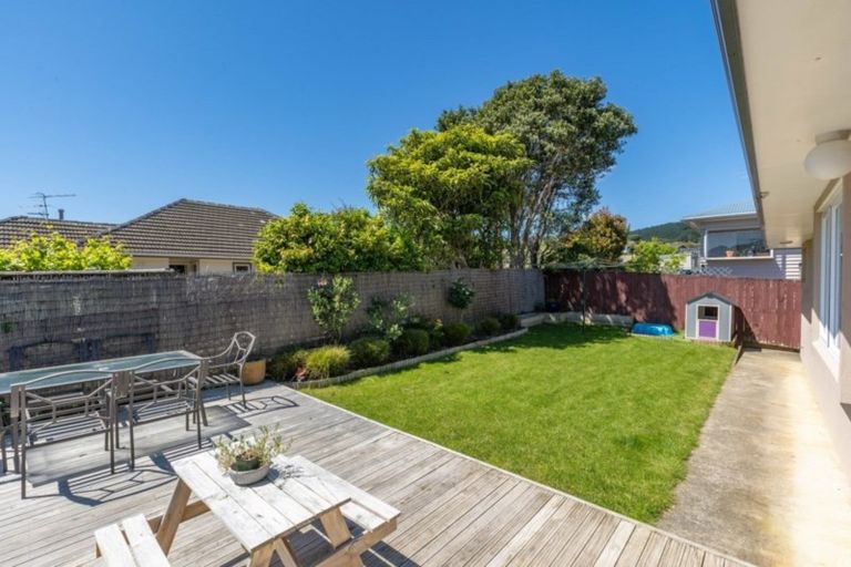 Photo of property in 63 The Drive, Tawa, Wellington, 5028