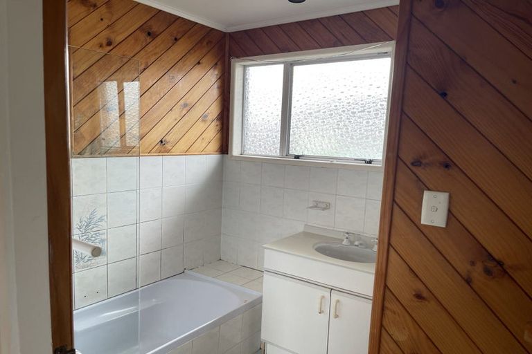 Photo of property in 93 Bruce Mclaren Road, Henderson, Auckland, 0612