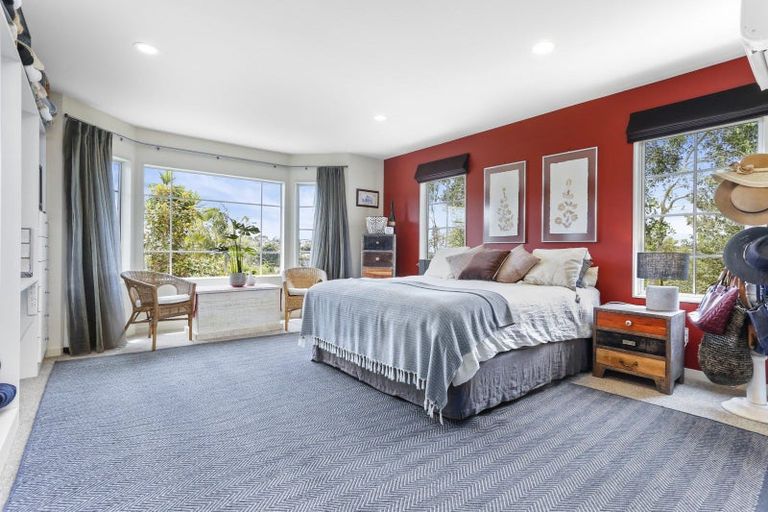 Photo of property in 70 Saddleback Rise, Murrays Bay, Auckland, 0630