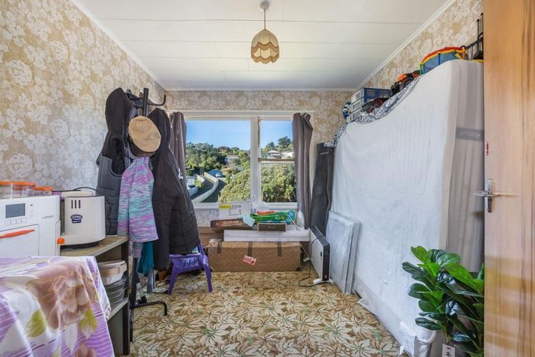 Photo of property in 141 Newlands Road, Newlands, Wellington, 6037