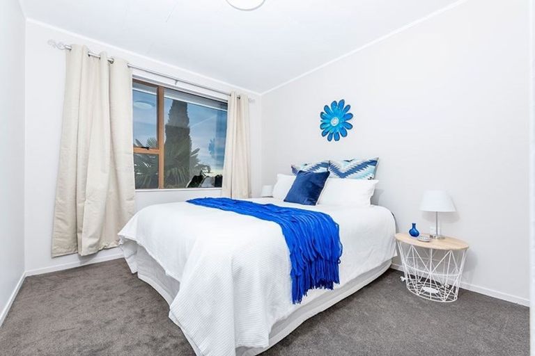 Photo of property in 4 Kayle Glen, West Harbour, Auckland, 0618