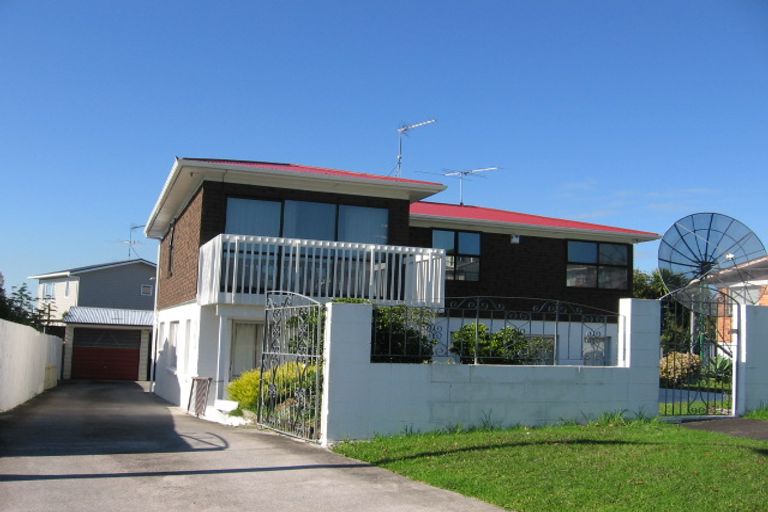 Photo of property in 3 Bodi Place, Te Atatu South, Auckland, 0610
