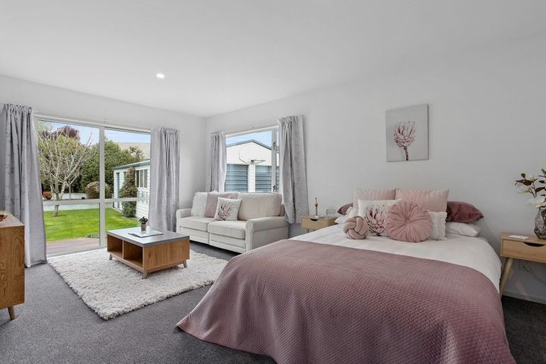 Photo of property in 4 Pyatt Place, Redwood, Christchurch, 8051