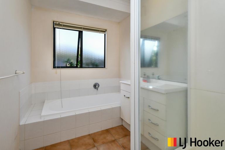Photo of property in 25a Puriri Road, Pukekohe, 2120