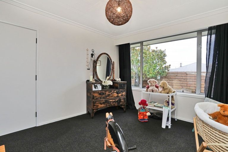 Photo of property in 27 Meldrum Street, Winton, 9720