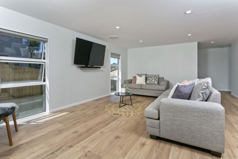 Photo of property in 29a Normanton Street, Glenfield, Auckland, 0629