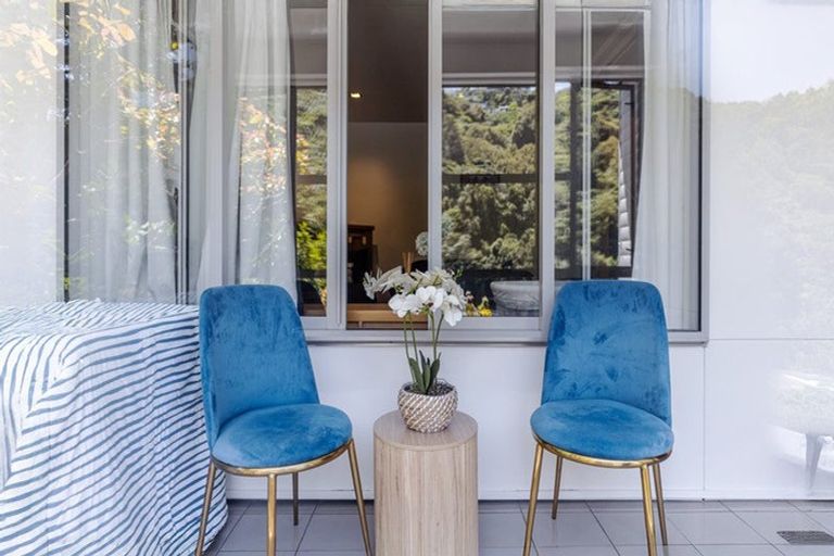 Photo of property in 2/17 Blackbridge Road, Wadestown, Wellington, 6012