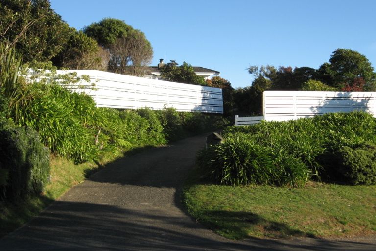 Photo of property in 48 Lyndfield Lane, Newlands, Wellington, 6037