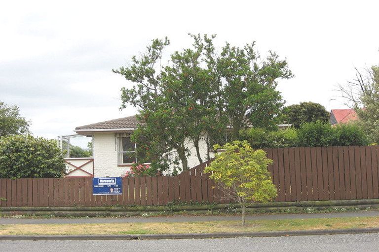 Photo of property in 2/6 Heathglen Avenue, Parklands, Christchurch, 8083