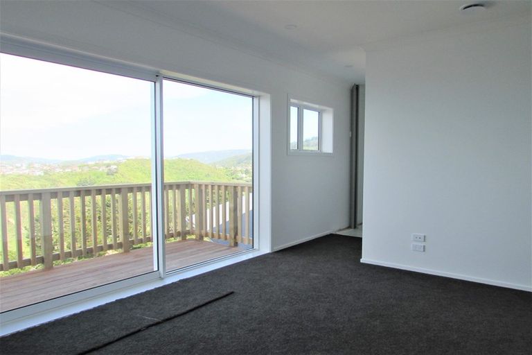 Photo of property in 14 Cessna Way, Newlands, Wellington, 6037