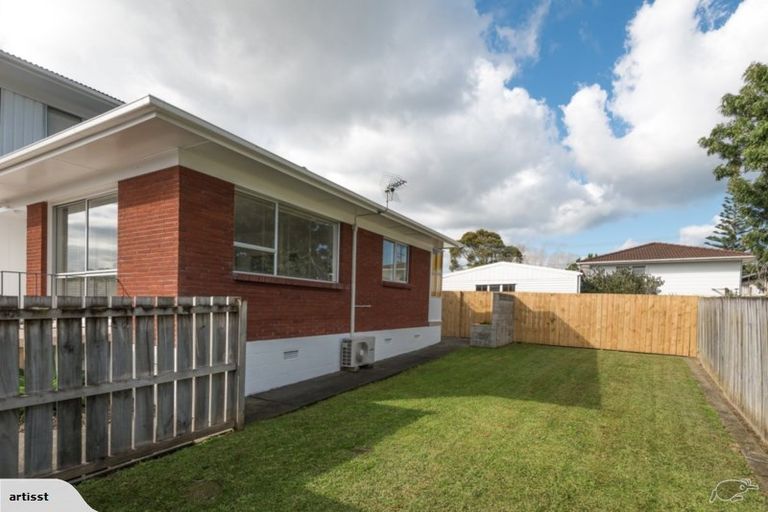 Photo of property in 2/65 Butterworth Drive, Glendene, Auckland, 0602