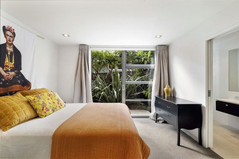 Photo of property in 17a Dodson Avenue, Milford, Auckland, 0620