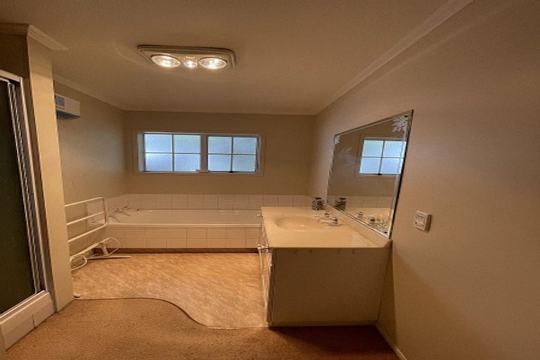 Photo of property in 84 Granville Drive, Massey, Auckland, 0614