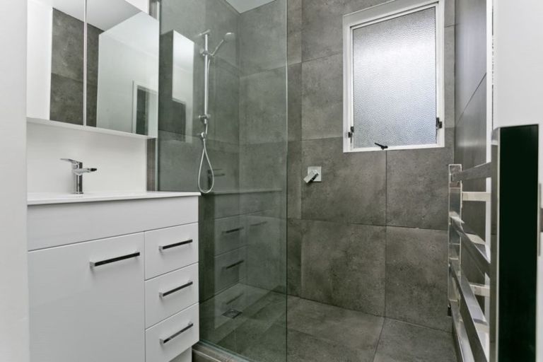 Photo of property in 135 Sunnynook Road, Forrest Hill, Auckland, 0620