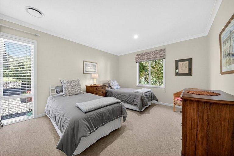 Photo of property in 10 Fairway Drive, Martinborough, 5711