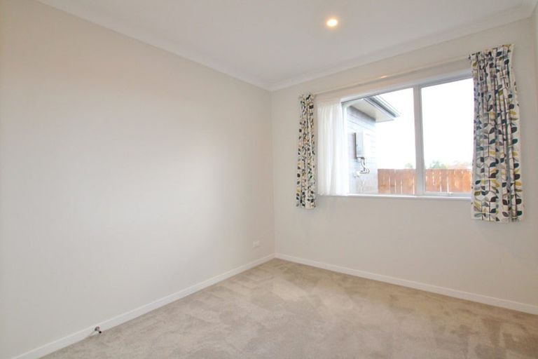 Photo of property in 18 Tararua Street, Massey, Auckland, 0614