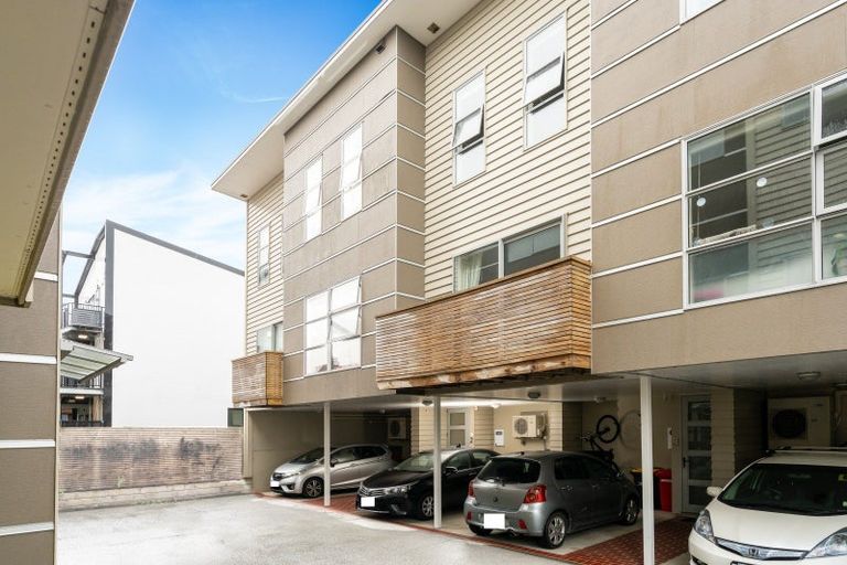 Photo of property in 2/123 The Parade, Island Bay, Wellington, 6023