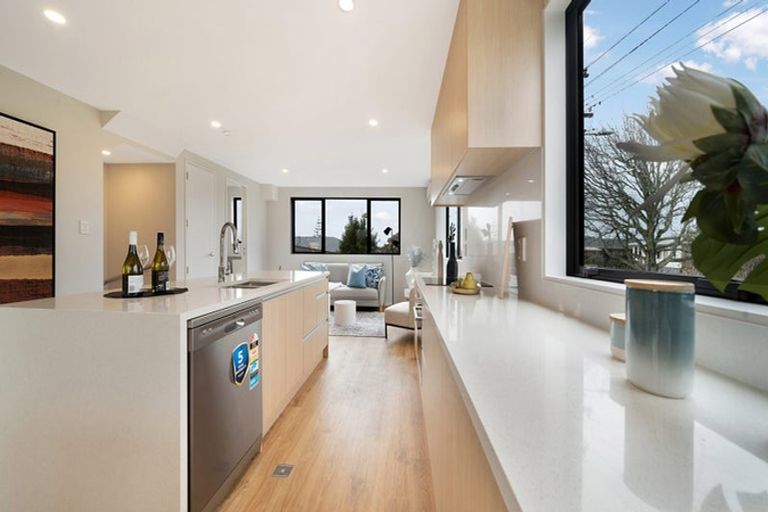 Photo of property in 2/30 Woodford Avenue, Henderson, Auckland, 0610