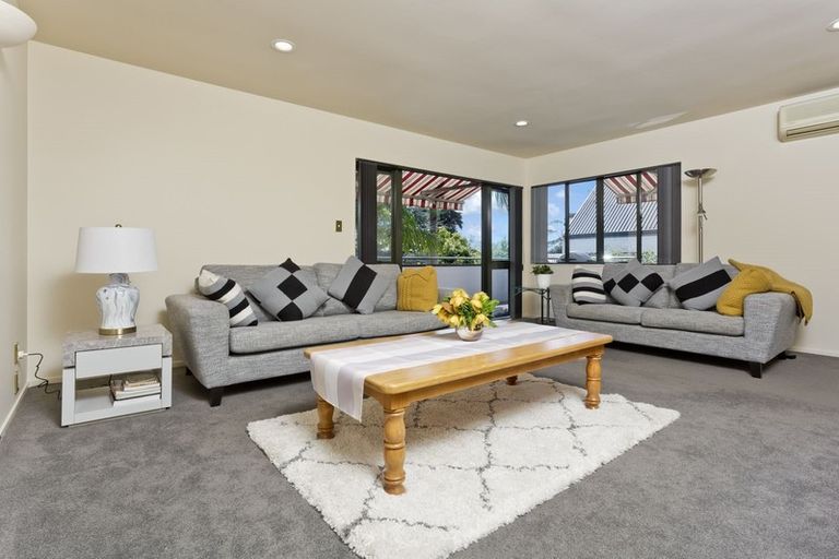 Photo of property in 1/177 Carlisle Road, Northcross, Auckland, 0632